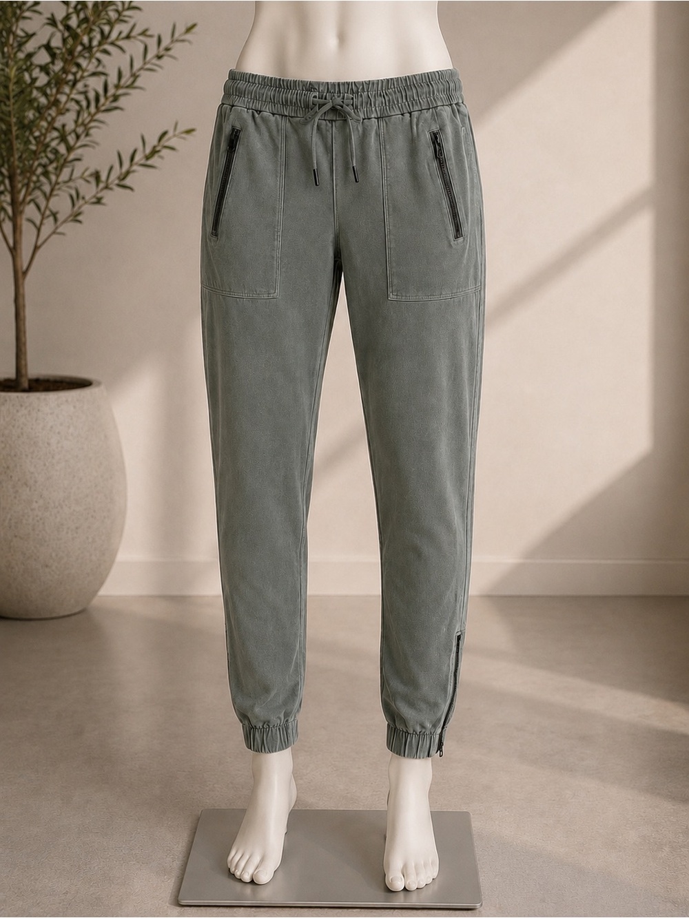 Athleta Trekkie North Jogger Gray Women’s Size 6 Cropped Zip Ankle Pants